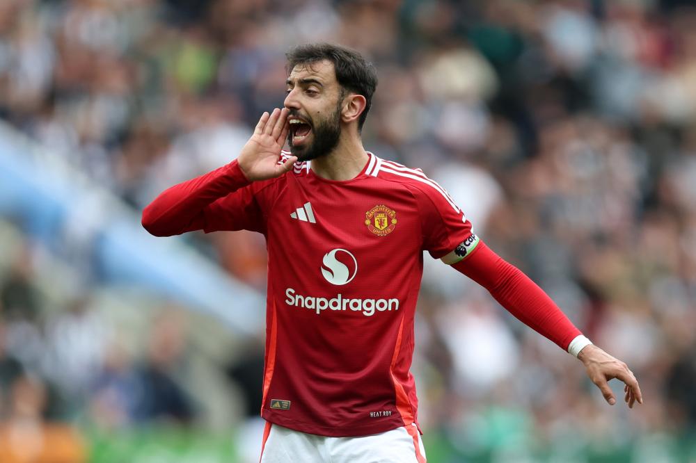 组图：2025赛季F1季前测试 中国车手周冠宇亮相.